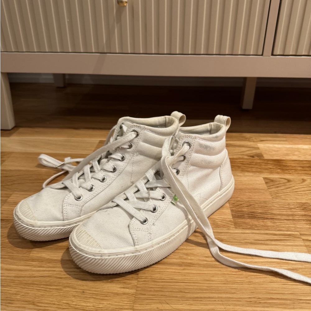 Cariuma White High-Top Sneakers